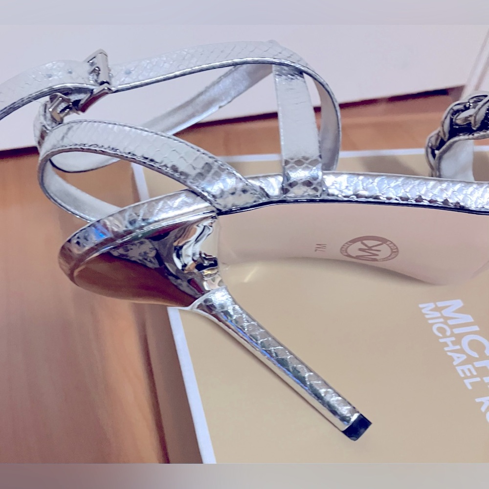 Michael Kors Silver High Heel Leather Sandal - Chain Front/Strappy/Size 7 - Picture 13 of 14